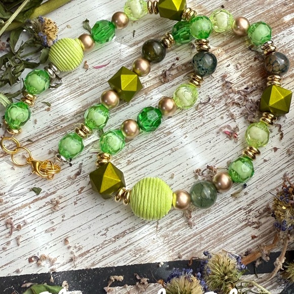 Apple green beads layered overlapped short necklace agate - Picture 4 of 4